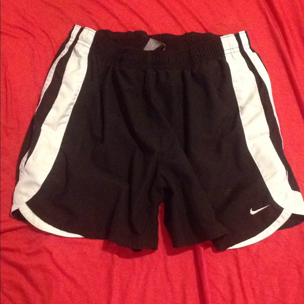 Nike shorts medium (8-10)